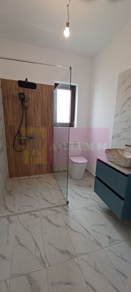 Sabareni, casa noua tip parter, cu pod mansardabil