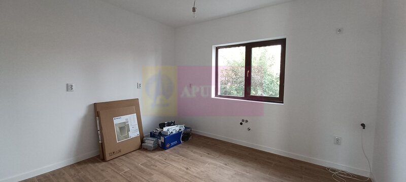 Sabareni, casa noua tip parter, cu pod mansardabil